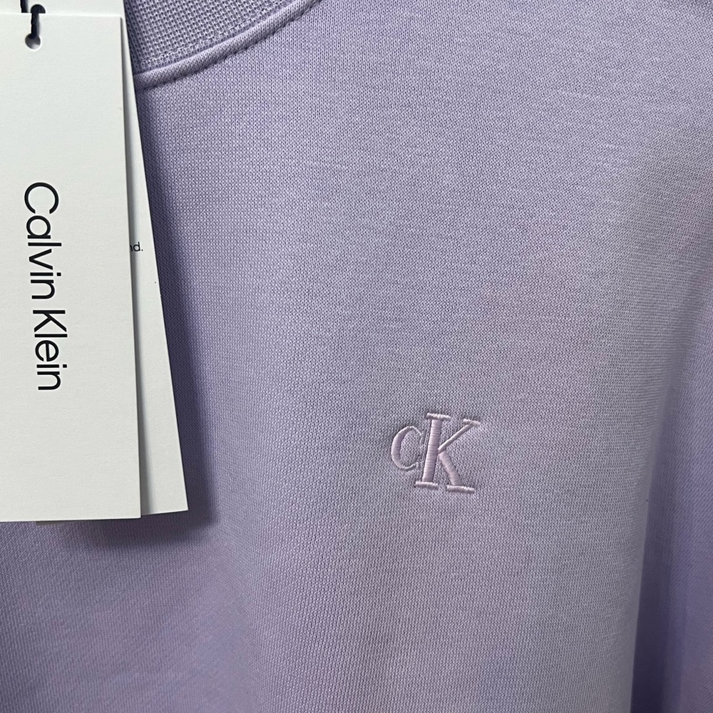 NWT Women’s Calvin Klein sweatshirt - Picture 8 of 8